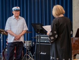 John På 73 År Og Hfe Student Some